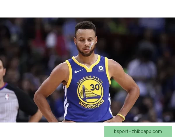 勇士官方：库里完成全队对抗训练 本周末将进行伤情重新评估