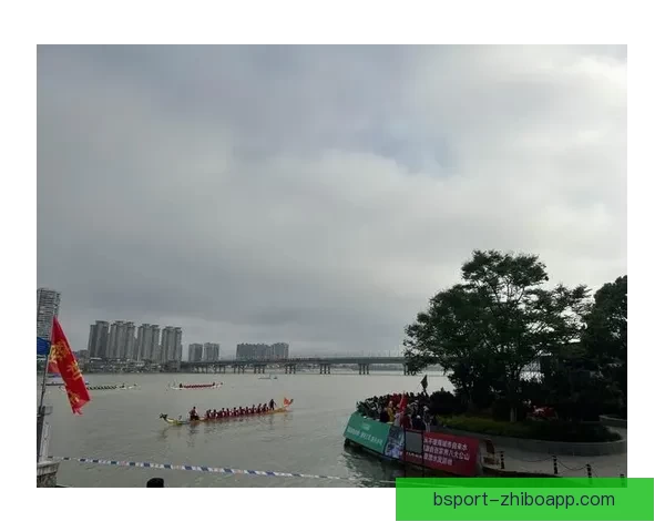 擂鼓扬桨竞春潮 湖南龙舟超级联赛沅陵站激情开赛
